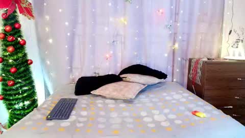 Snapshot of jade_brunnette chatting on 12-17-25, 08:26 Jade Brunete online show from 12-17-25, 08:26