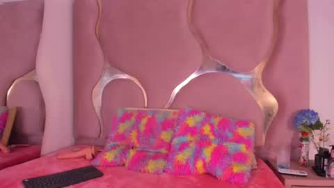 Snapshot of jade_ht chatting on 06-17-26, 10:43 jade_ht online show from 06-17-26, 10:43