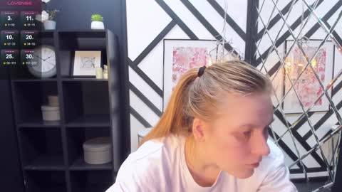 Jade online show from 02-08-25, 12:49