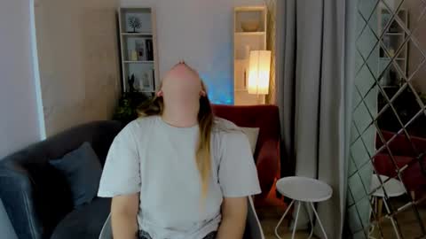 Jade online show from 10-10-25, 10:20