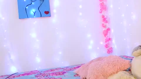 Snapshot of jade_watson19 chatting on 12-23-25, 03:04 Jade Watson online show from 12-23-25, 03:04