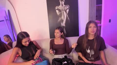 Snapshot of jade_ws chatting on 11-11-25, 02:22 Jade online show from 11-11-25, 02:22