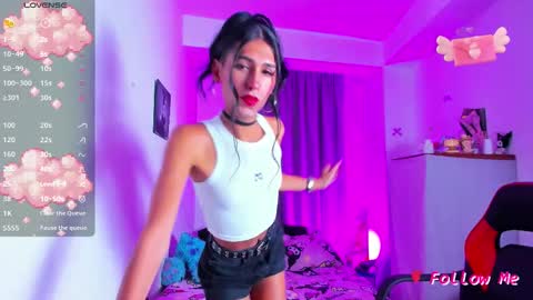 Snapshot of jadebenett chatting on 11-17-25, 12:05 Jade Benett online show from 11-17-25, 12:05