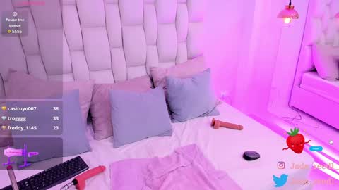 Jade Red  online show from 01-07-25, 10:22