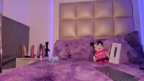 jadeestudios online show from 12-20-25, 04:58