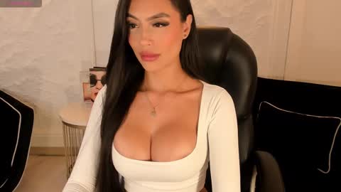 JADE EVANS online show from 01-15-26, 05:49