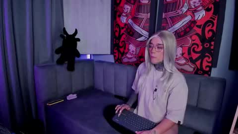 Jade  Khada online show from 10-17-25, 12:14