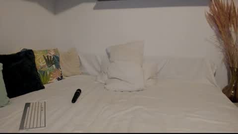 Snapshot of jadore_able82 chatting on 12-19-25, 02:51 elena online show from 12-19-25, 02:51