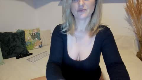 Snapshot of jadore_able82 chatting on 02-01-26, 03:27 elena online show from 02-01-26, 03:27