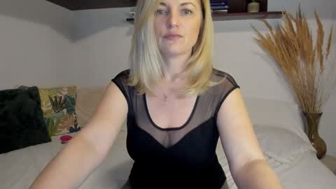 elena online show from 03-25-26, 02:39