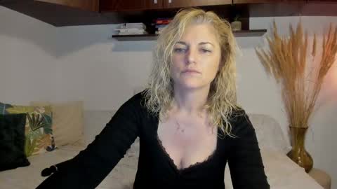 elena online show from 05-19-26, 01:44