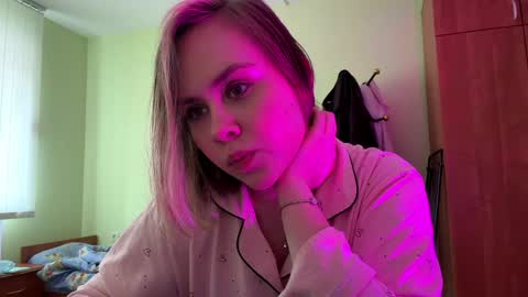 Snapshot of jadwigamanjarres chatting on 04-08-26, 12:27 Mila online show from 04-08-26, 12:27