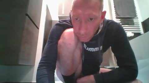 Snapshot of jak_81 chatting on 12-19-25, 05:53 jak_81 online show from 12-19-25, 05:53