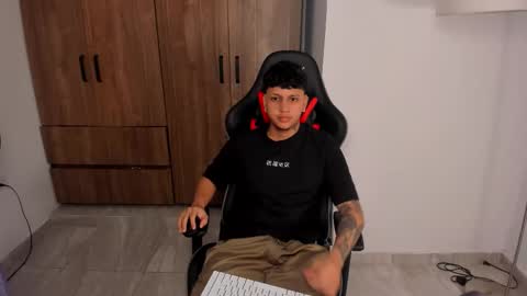 Snapshot of jake_pons chatting on 10-02-25, 12:12 Jake Pons online show from 10-02-25, 12:12