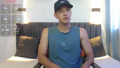 Snapshot of jake_shadow14 chatting on 09-13-25, 04:29 Hi guys im new 3 online show from 09-13-25, 04:29