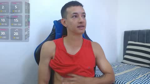 Snapshot of jake_shadow14 chatting on 11-25-25, 04:07 Hi guys im new 3 online show from 11-25-25, 04:07