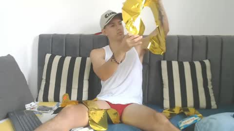 Snapshot of jake_shadow14 chatting on 04-28-26, 04:12 Hi guys im new 3 online show from 04-28-26, 04:12