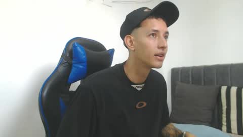 Snapshot of jake_shadow14 chatting on 06-04-26, 06:58 Hi guys im new 3 online show from 06-04-26, 06:58