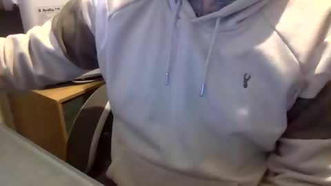jakieg010 online show from 06-11-26, 12:32