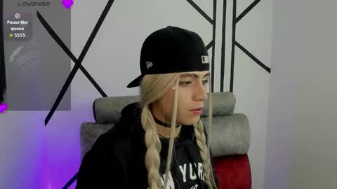 Snapshot of jakob_boiis chatting on 11-14-25, 05:50 miha adams online show from 11-14-25, 05:50