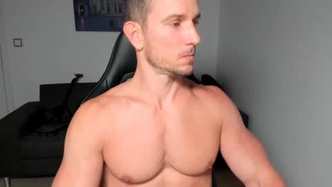 Muscle beast P online show from 12-15-24, 07:57