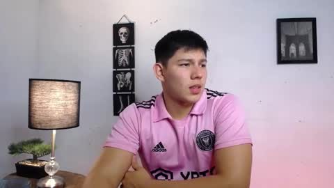 Snapshot of james_cr chatting on 11-12-25, 12:33 james_cr online show from 11-12-25, 12:33