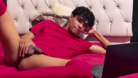 Snapshot of james_dreams_ chatting on 03-02-25, 05:33 James online show from 03-02-25, 05:33