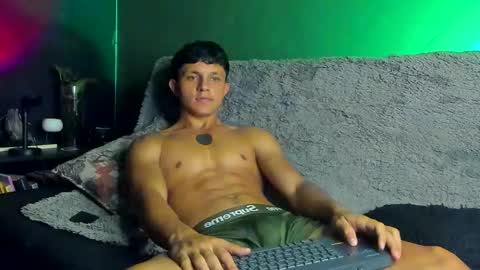 Snapshot of jamesgolden_ chatting on 09-18-25, 01:40 jamesgolden_ online show from 09-18-25, 01:40