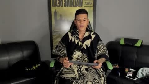 Jamesinked  online show from 12-30-24, 04:31