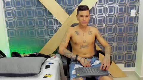 Jamesinked  online show from 12-31-24, 04:35