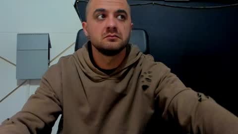 Snapshot of jamesmyersx chatting on 05-10-26, 03:55 JamesMyers online show from 05-10-26, 03:55