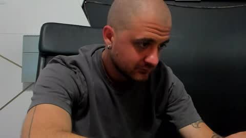 Snapshot of jamesmyersx chatting on 05-30-26, 04:42 JamesMyers online show from 05-30-26, 04:42