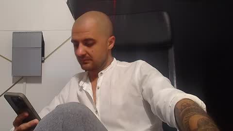 JamesMyers online show from 07-09-26, 03:43