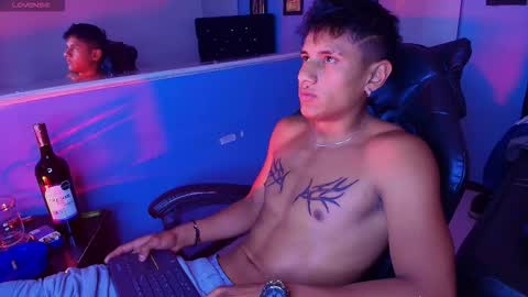 Snapshot of jamesshott_ chatting on 01-10-26, 03:52 Jamesshott online show from 01-10-26, 03:52