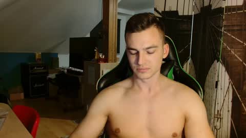 jamesss11158699 online show from 12-08-24, 09:52