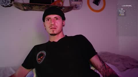 jamesss____ online show from 10-22-25, 04:35