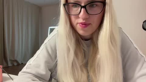 Nicole  online show from 06-06-26, 09:30