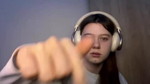 Annnnnnaaa online show from 12-18-25, 05:52