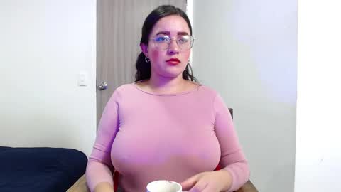 Snapshot of jane_and_paul1 chatting on 02-21-25, 02:17    online show from 02-21-25, 02:17