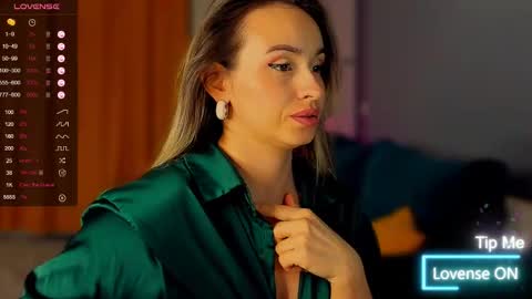 Snapshot of jane_bloempje chatting on 03-12-25, 10:17 Jane and sheron online show from 03-12-25, 10:17