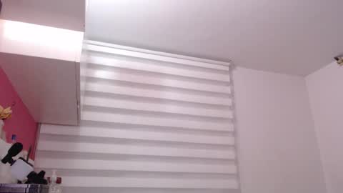 Snapshot of jane_r chatting on 12-20-25, 03:13 Jane online show from 12-20-25, 03:13