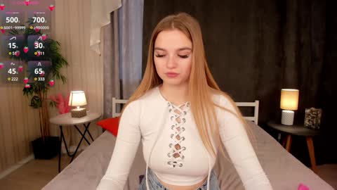 Snapshot of janetjennings chatting on 12-14-24, 06:13 Day Alice Night Stella online show from 12-14-24, 06:13