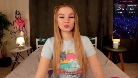 Snapshot of janetjennings chatting on 12-19-24, 06:12 Day Alice Night Stella online show from 12-19-24, 06:12