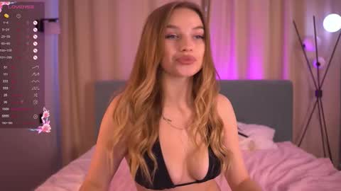 Day Alice Night Stella online show from 03-27-26, 07:03