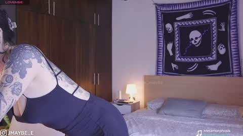   jmaybe e online show from 01-09-25, 02:40