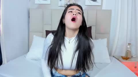 Snapshot of jaslyn__smith chatting on 01-16-25, 05:44 Jaslyn online show from 01-16-25, 05:44
