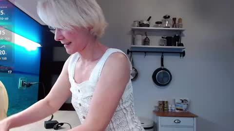 Snapshot of jasmin18v chatting on 05-12-26, 05:59 Jasmin room for people 40 online show from 05-12-26, 05:59