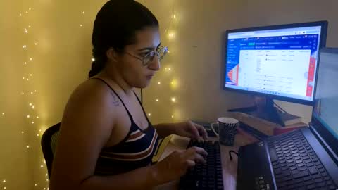 Snapshot of jasmineprincess_ chatting on 03-04-26, 01:06 Jasmine online show from 03-04-26, 01:06