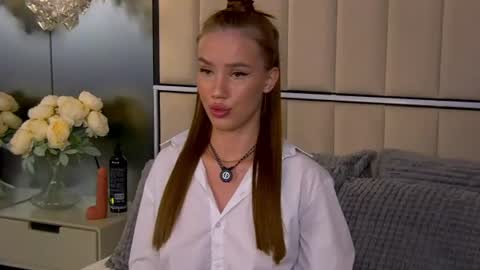 Snapshot of jasminglow chatting on 07-18-26, 11:47 Jasmin online show from 07-18-26, 11:47