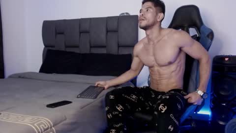 Snapshot of javiercarrera222 chatting on 02-11-25, 10:15 Javier online show from 02-11-25, 10:15